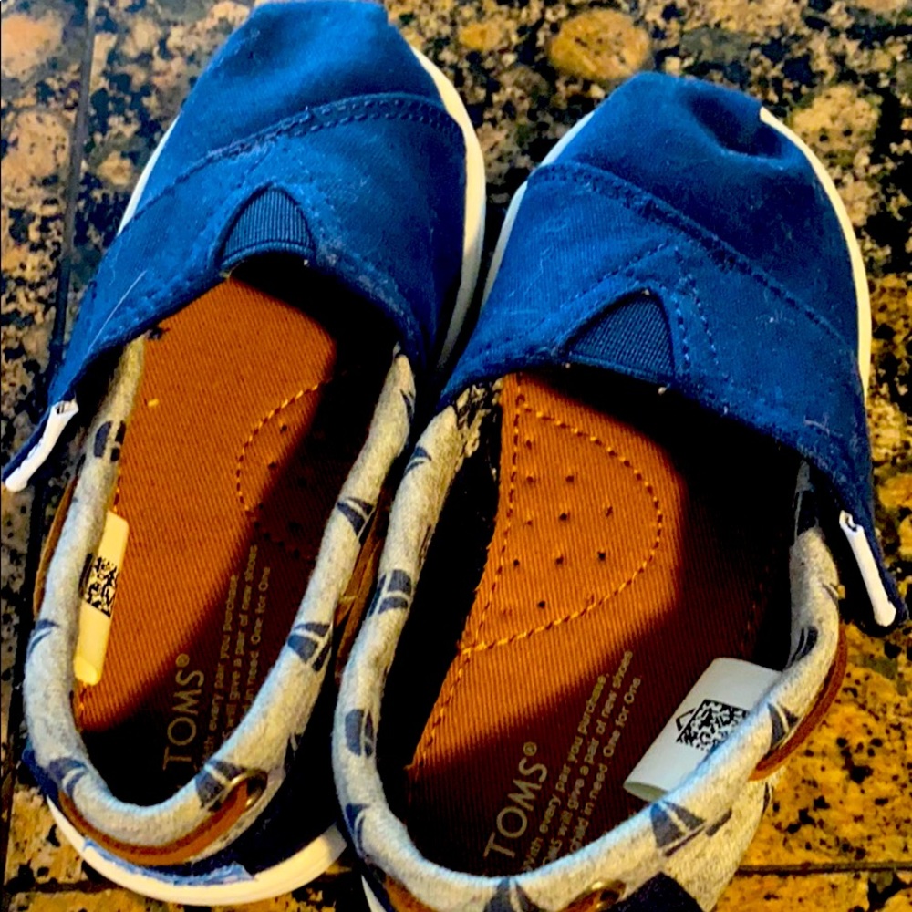 Toddler Toms Size 7